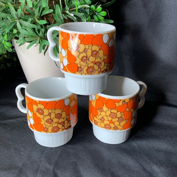 Other - Set of 3 vintage 1960’s Flower Power stackable orange mugs